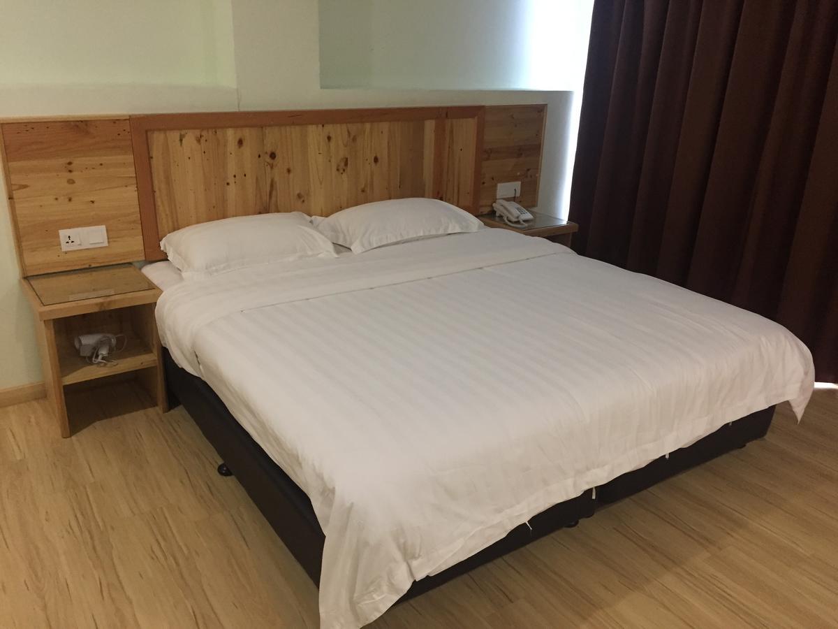 Semerah Garden Hotel Pontian Kecil Eksteriør billede