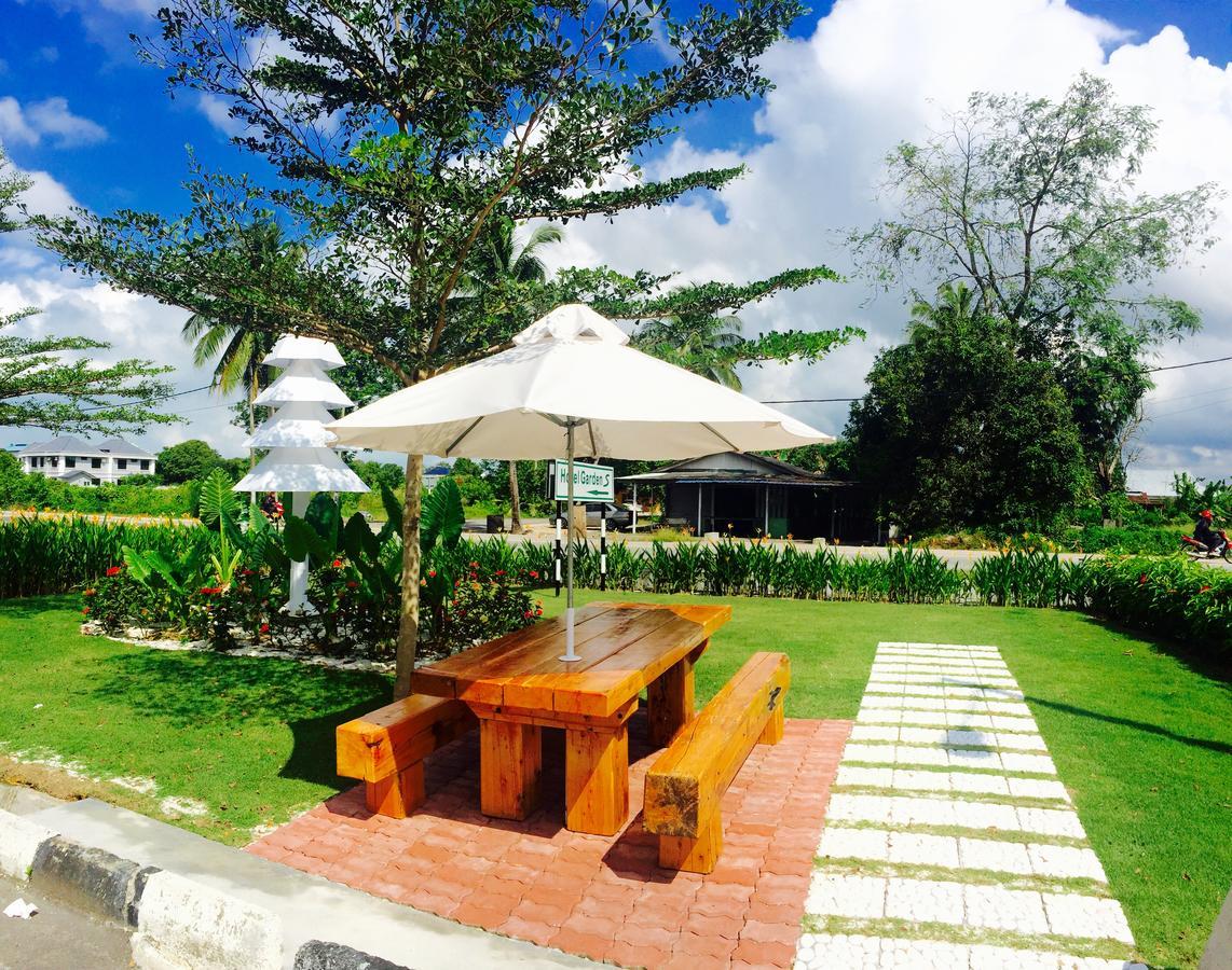 Semerah Garden Hotel Pontian Kecil Eksteriør billede